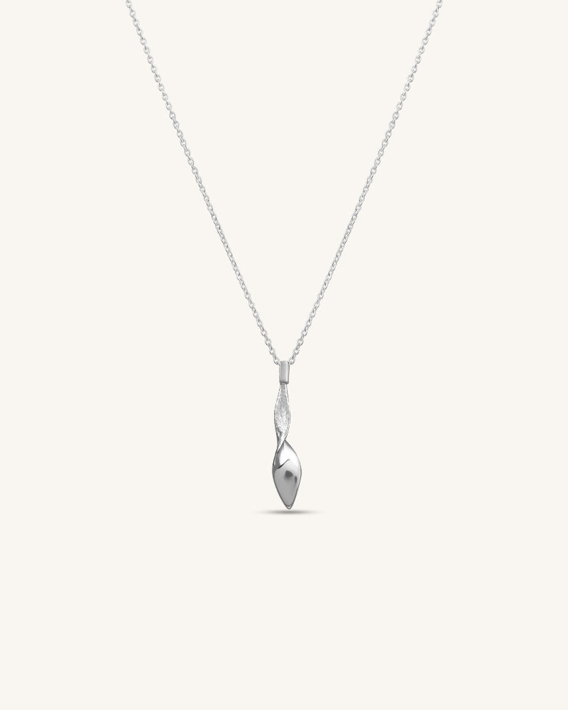The Sculpted Pendant Necklace – Silver