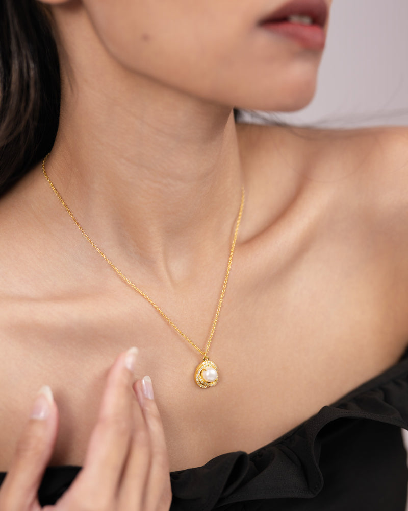 The Guardian Pearl Necklace – Gold