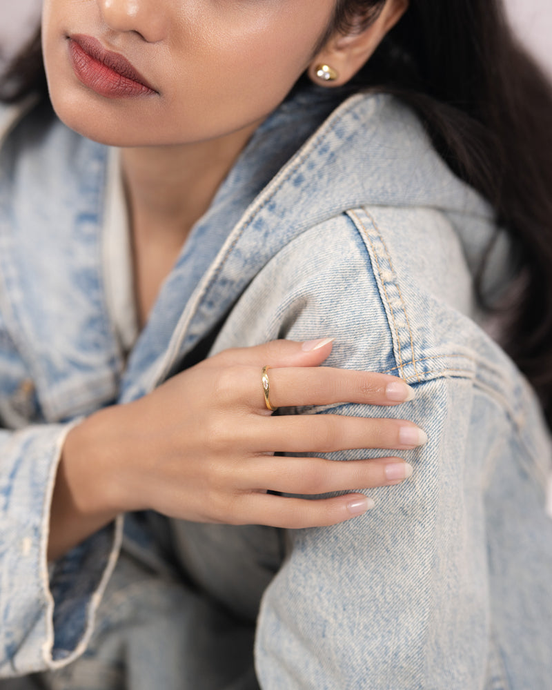 The Bold Icon – Gold