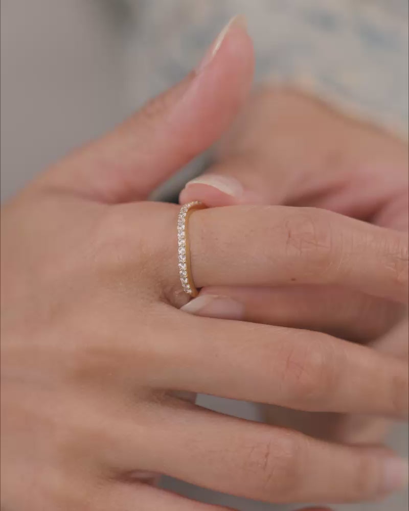 Studded Wave Band – Gold