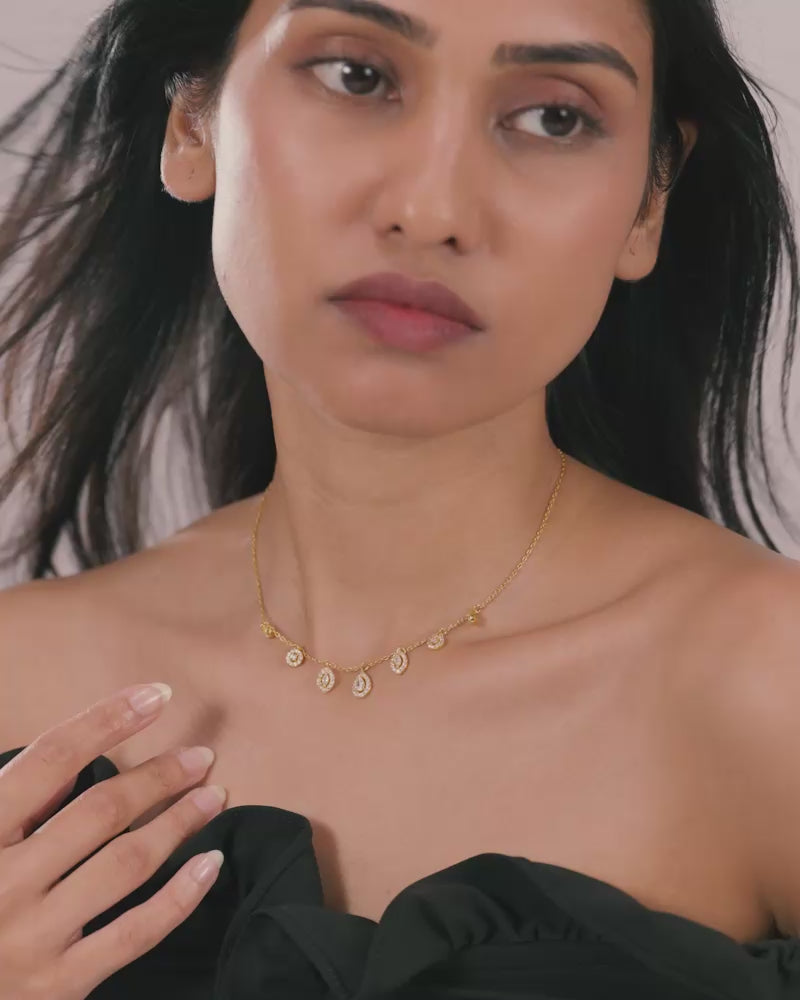 The Trillium Necklace – Gold