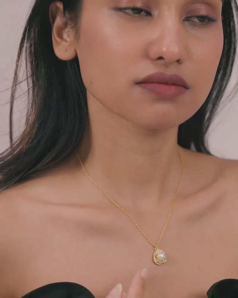 The Guardian Pearl Necklace – Gold